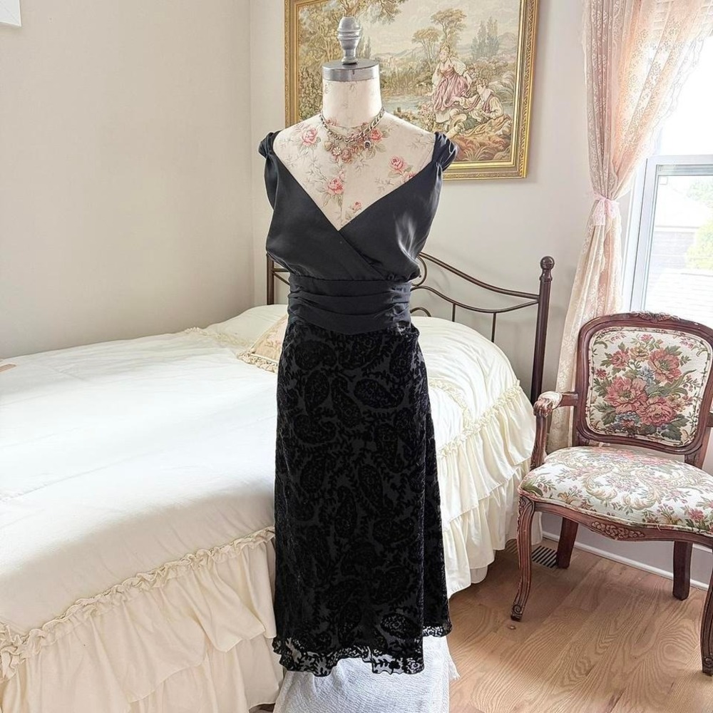 Black‎ velvet midi dress  Y2K black velvet dress Bandolino size 20W
